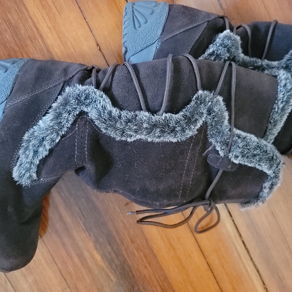 Bass " Kiana" Brown Suede Water Resistant Boots-Size 6 - Picture 3 of 10